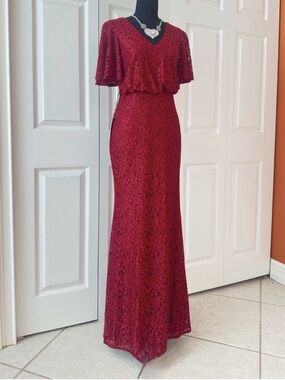 EVER PRETTY ~ Burgundy Lace Shell Sheath Gown with short flutter sleeves size M